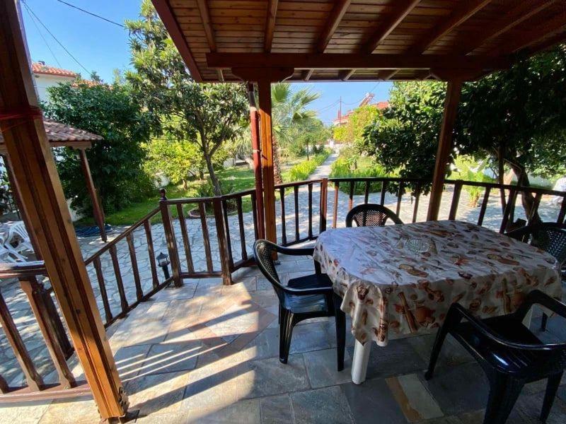 Menelaos Apartments Лефокастро Екстер'єр фото