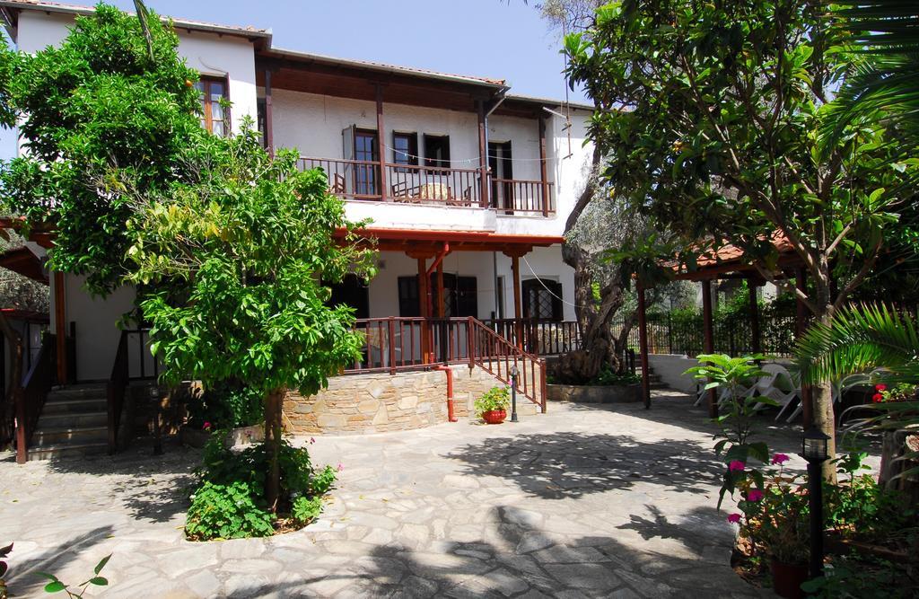 Menelaos Apartments Лефокастро Екстер'єр фото